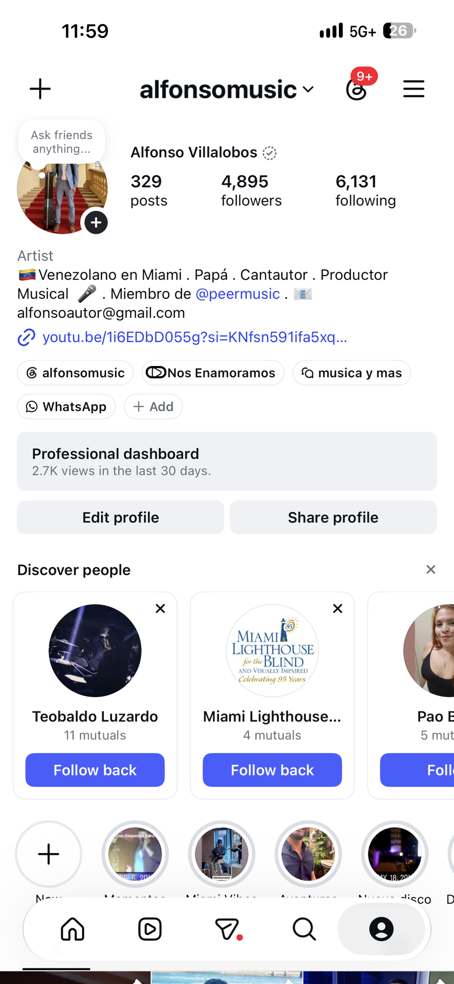 Captura del perfil de Instagram de la cuenta alfonsomusic, de Alfonso Villalobos. Debajo de la biografía se ven varias tarjetas enlazadas, entre ellas una con un icono de audio y el nombre de la canción Nos Enamoramos, que es la función Música en el perfil.